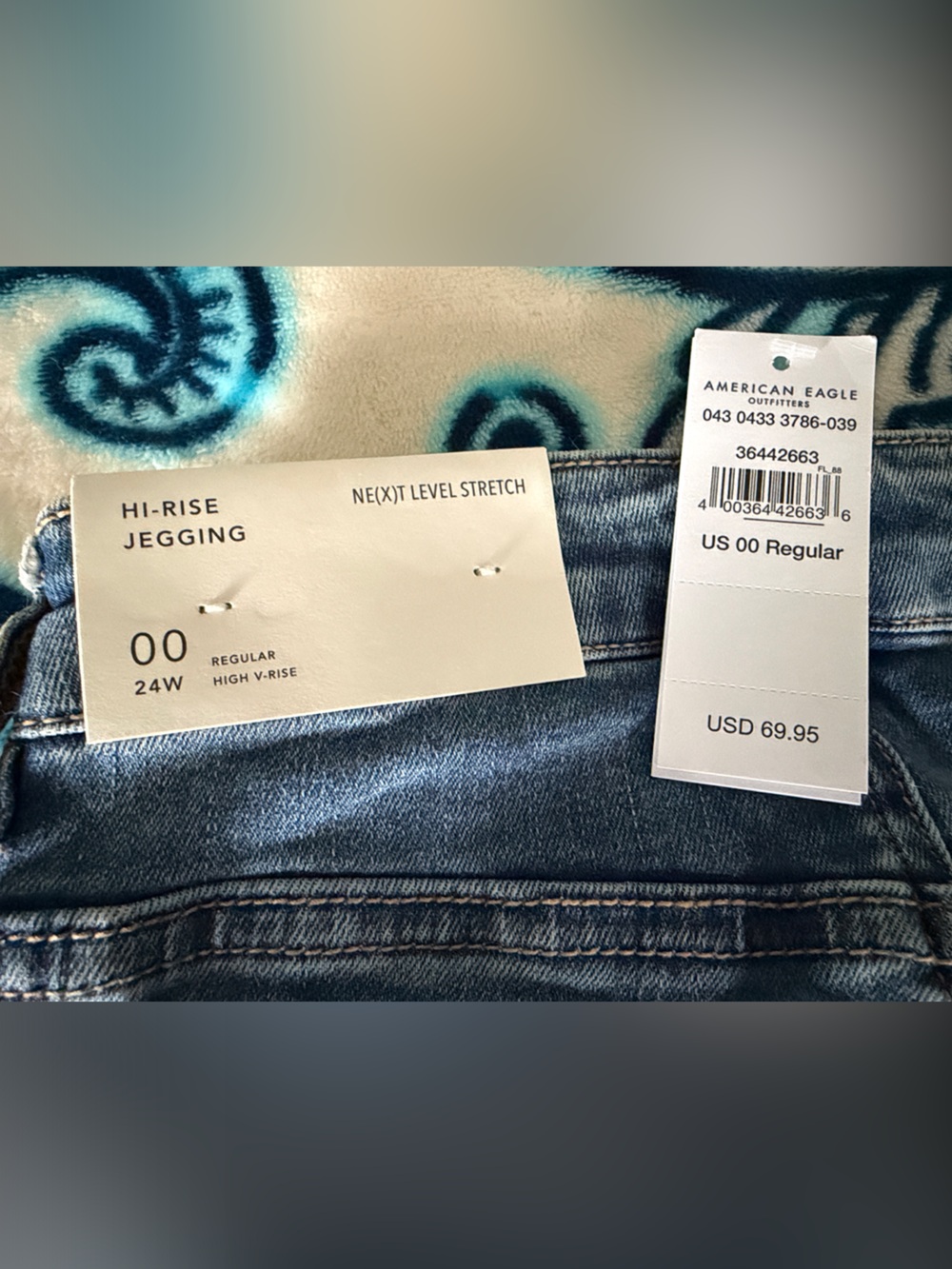 American Eagle Outfitters High-Rise Jegging in Medium Blue Wash